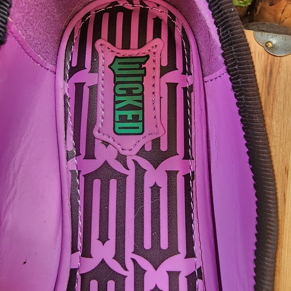 Wicked Movie Chic Black and Green Loafers with Bow Details - Picture 3 of 8